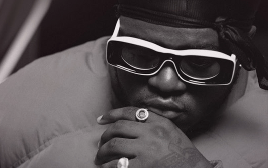 Jey Brownie offre le morceau « Bad Vibes » à ses fans pour fêter le single d'or « GTB »