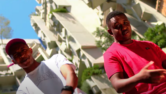 Moubarak dévoile « Mkarakara » en feat avec Hiitch